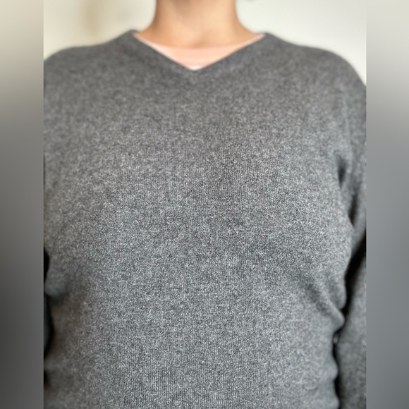 Oliver Perry V Neck Cashmere Sweater - Picture 2 of 5